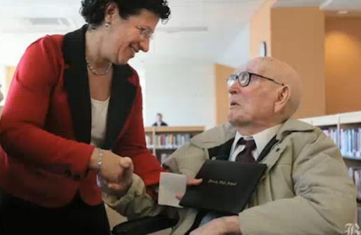 106-летний пенсионер получил диплом
