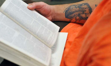 Чтение книг помогает сократить срок в тюрьме