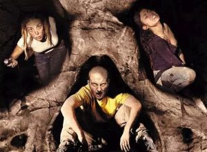 Список топ 10 лучших фильмов ужасов про пещеры и горы