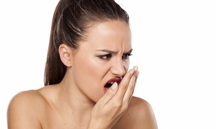 Неприятный запах изо рта - причины и лечение